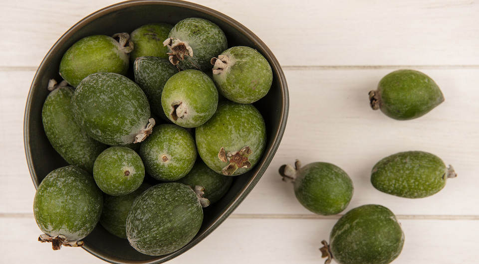 How to eat feijoa correctly: instructions and recipes with an exotic fruit